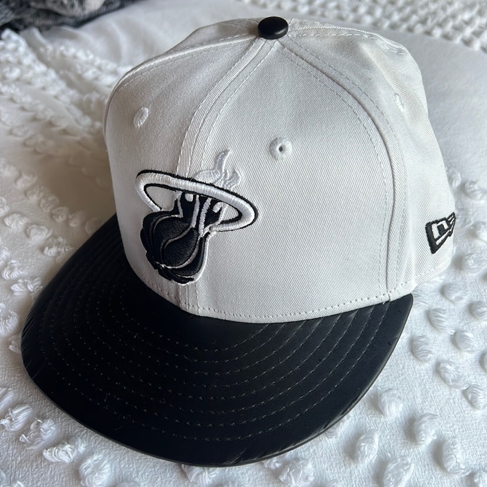 New Era 59fifty 7 1/8 Miami Heat Fitted Hat